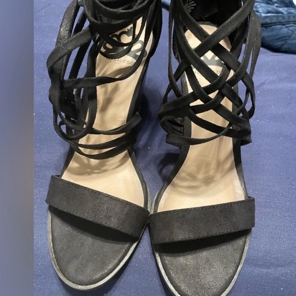 Fergalicious Women’s Black Strappy Wedges - Picture 2 of 2